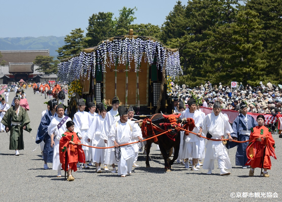 Oxcart and palace carriage for imperial envoys