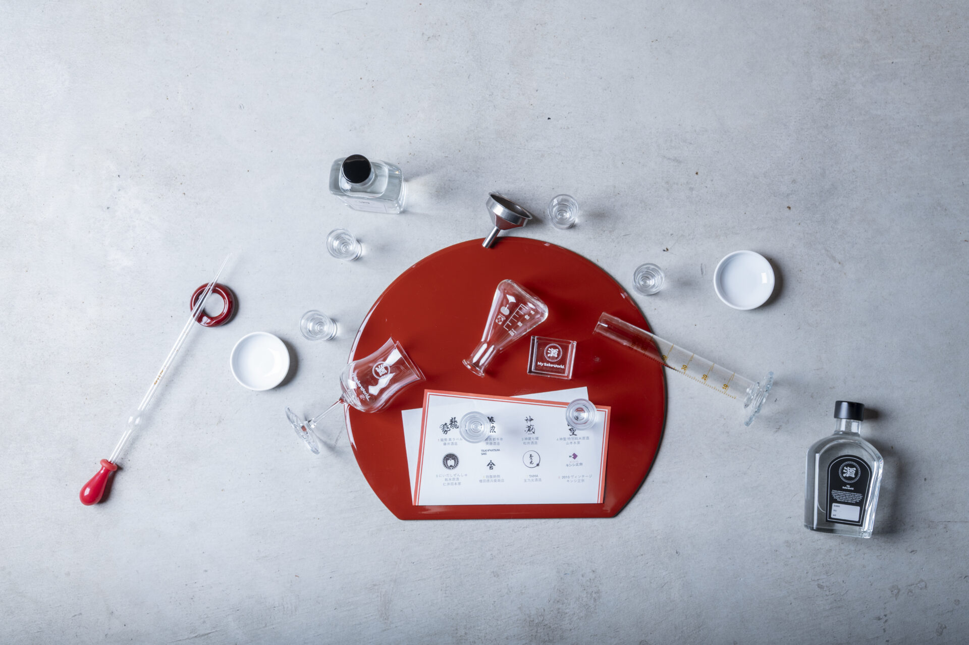 様々な個性の日本酒が並びます